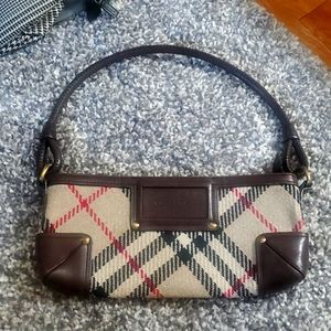Vintage burberry baguette purse